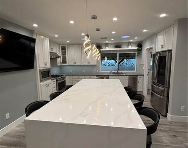 6250 Aura Avenue - Photo Thumbnail 13