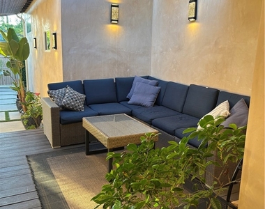 6250 Aura Avenue - Photo Thumbnail 10