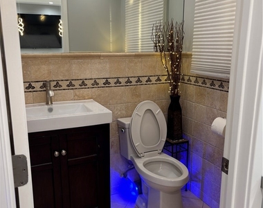 6250 Aura Avenue - Photo Thumbnail 25