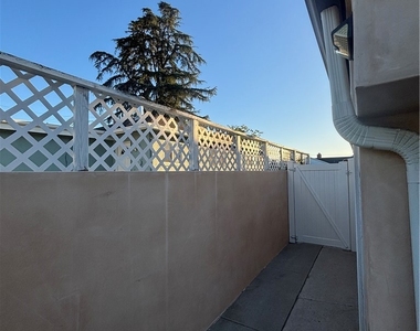6250 Aura Avenue - Photo Thumbnail 52