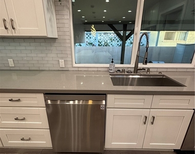 6250 Aura Avenue - Photo Thumbnail 20