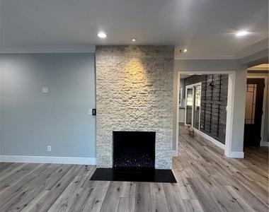 6250 Aura Avenue - Photo Thumbnail 15