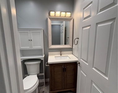 6250 Aura Avenue - Photo Thumbnail 34