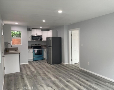 4971 Topanga Canyon Boulevard - Photo Thumbnail 2