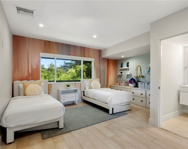 11661 Picturesque Dr - Photo Thumbnail 15