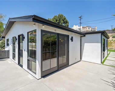2200 Mantis Avenue - Photo Thumbnail 4