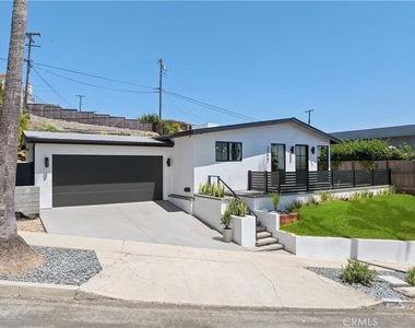 2200 Mantis Avenue - Photo Thumbnail 3