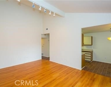 700 W La Veta Avenue - Photo Thumbnail 2