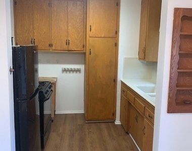 744 W 33rd - Photo Thumbnail 7