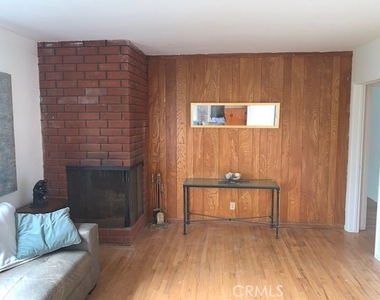 744 W 33rd - Photo Thumbnail 4
