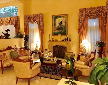 7533 E Endemont Court - Photo Thumbnail 3