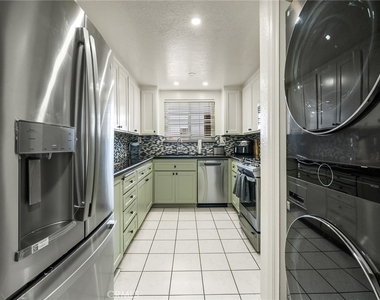2001 E 21st St - Photo Thumbnail 7
