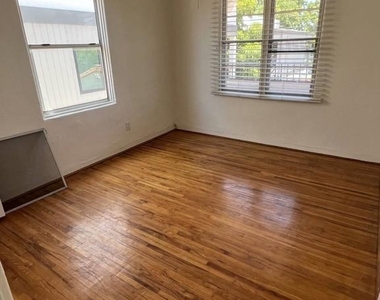 910 9th Street - Photo Thumbnail 7