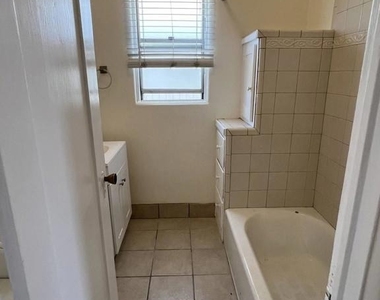 910 9th Street - Photo Thumbnail 10