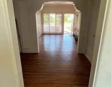 910 9th Street - Photo Thumbnail 6