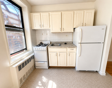 35-15 Leverich Street - Photo Thumbnail 2