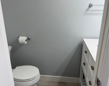 446 Vista Roma - Photo Thumbnail 10