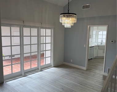 446 Vista Roma - Photo Thumbnail 8