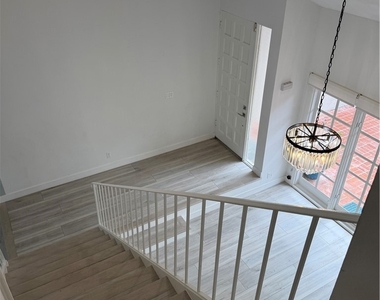 446 Vista Roma - Photo Thumbnail 19