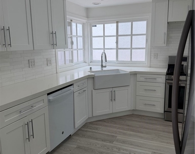 446 Vista Roma - Photo Thumbnail 3