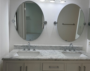 446 Vista Roma - Photo Thumbnail 17
