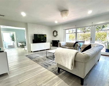 446 Vista Roma - Photo Thumbnail 20