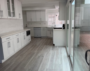 446 Vista Roma - Photo Thumbnail 5