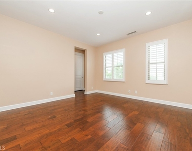 55 Hazelton - Photo Thumbnail 12