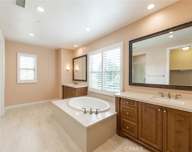 55 Hazelton - Photo Thumbnail 15