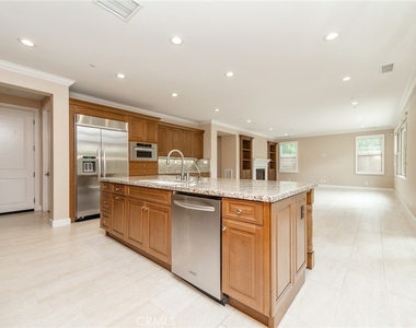 55 Hazelton - Photo Thumbnail 8