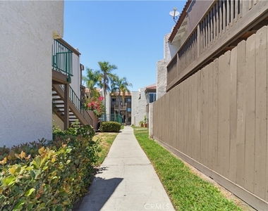 1067 S Citron - Photo Thumbnail 31