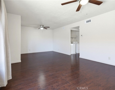1067 S Citron - Photo Thumbnail 2