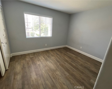 24305 Airporter Way - Photo Thumbnail 7