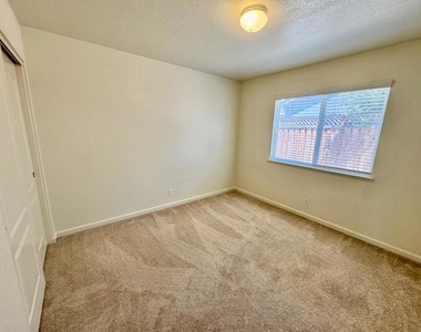1398 Madelena Lane - Photo Thumbnail 24