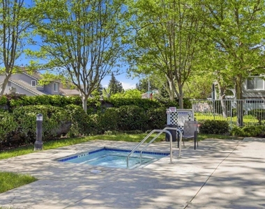 6121 Lambeck Lane - Photo Thumbnail 16