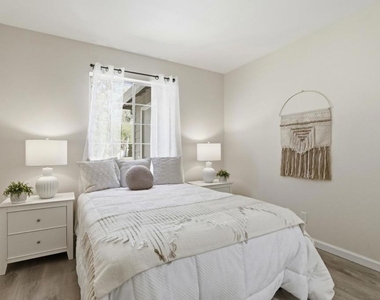 6121 Lambeck Lane - Photo Thumbnail 9