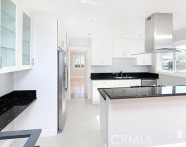 645 Glenneyre Street - Photo Thumbnail 3