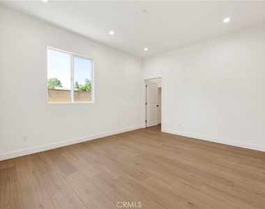 22538 Roscoe Boulevard - Photo Thumbnail 7