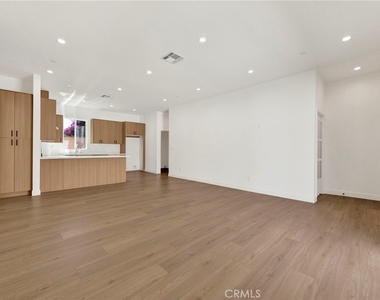 22538 Roscoe Boulevard - Photo Thumbnail 3