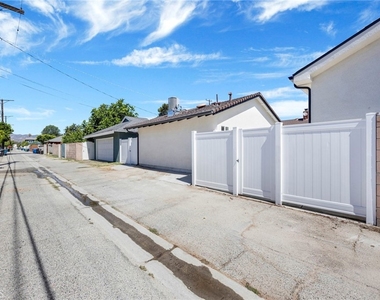 22538 Roscoe Boulevard - Photo Thumbnail 17