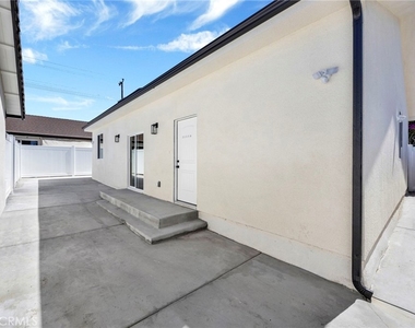 22538 Roscoe Boulevard - Photo Thumbnail 1