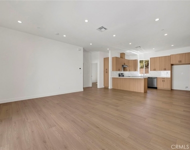 22538 Roscoe Boulevard - Photo Thumbnail 2