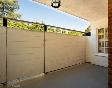 681 S Orange Grove Boulevard - Photo Thumbnail 5