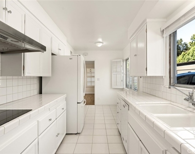 681 S Orange Grove Boulevard - Photo Thumbnail 7