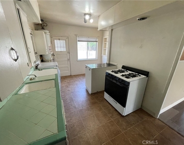449 N 8th Avenue - Photo Thumbnail 7