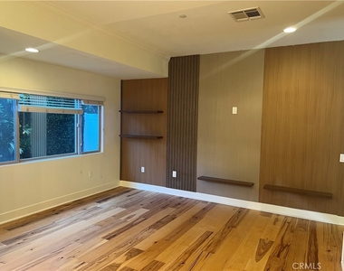 20402 Santa Ana Avenue - Photo Thumbnail 4