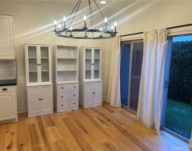 20402 Santa Ana Avenue - Photo Thumbnail 7