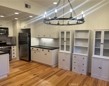 20402 Santa Ana Avenue - Photo Thumbnail 6