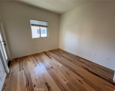 20402 Santa Ana Avenue - Photo Thumbnail 23