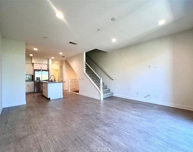 9040 Garvey Avenue - Photo Thumbnail 7